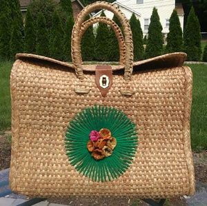 $35 VINTAGE large- roomy straw purse-tote